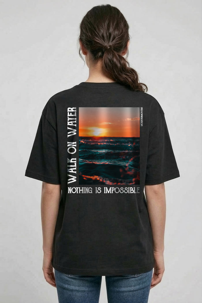 Walk on Water Oversized T-shirt met print op de achterkant