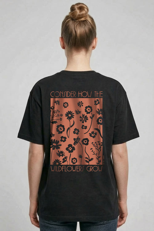 Oversized T-shirt met wilde bloemen op de achterkant