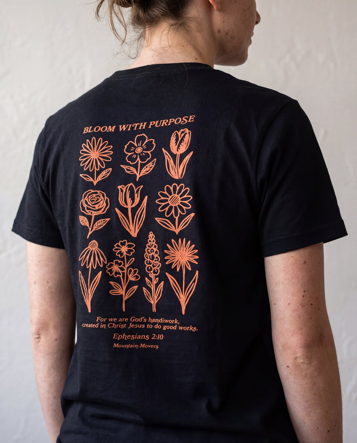 Bloom with Purpose Flower Shirt Voor & Achter