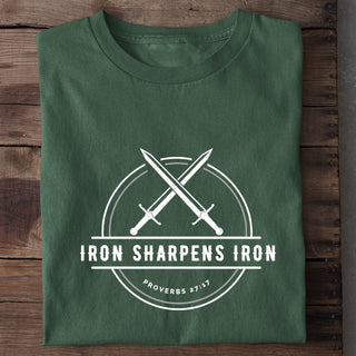 Iron sharpens T-Shirt Detailansicht, Mountain Movers christliche Streetwear