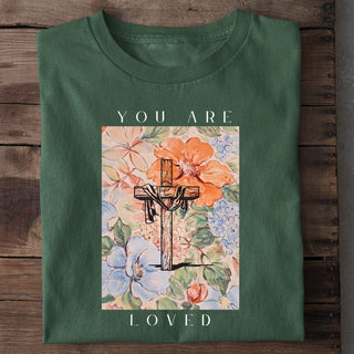 You are Loved - Cross Flower Shirt Detailansicht, Mountain Movers christliche Streetwear