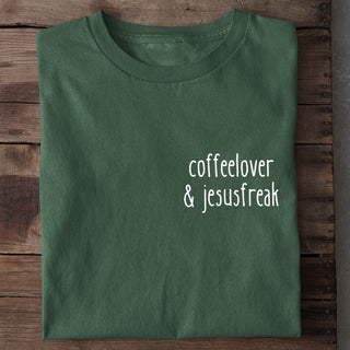 Coffeelover & Jesusfreak Shirt Detailansicht, Mountain Movers christliche Streetwear