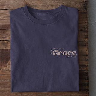 Saved by grace retro taupe Shirt Detailansicht, Mountain Movers christliche Streetwear