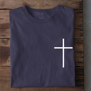 Kreuz Shirt minimalistic Detailansicht, Mountain Movers christliche Streetwear