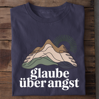 Glaube über Angst Shirt Detailansicht, Mountain Movers christliche Streetwear