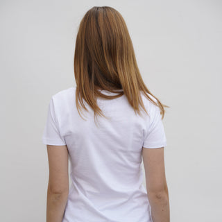 Love Shirt Frauen Mockup, Mountain Movers christliches Design