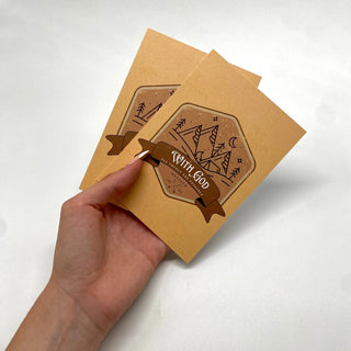 With God Retro Postkarte Variante, Mountain Movers christliches Design