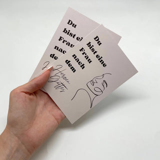 Du bist eine Frau Postkarte Variante, Mountain Movers christliches Design