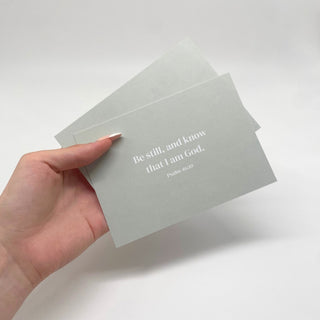Be still Postkarte Variante, Mountain Movers christliches Design