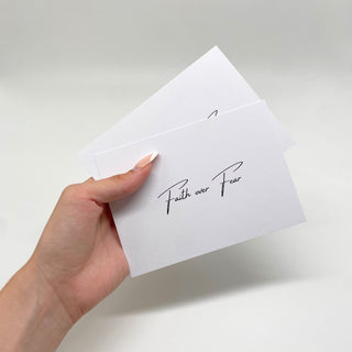 Faith over Fear minimalistik Postkarte Variante, Mountain Movers christliches Design