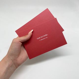 Gott ist Liebe. Postkarte Variante, Mountain Movers christliches Design