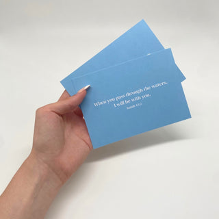 Through the waters Postkarte Variante, Mountain Movers christliches Design