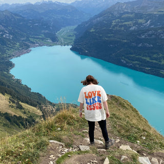 Love Like Jesus Oversized Shirt BackPrint Detailansicht, Mountain Movers christliche Streetwear