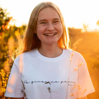 He gives Peace Shirt Detailansicht, Mountain Movers christliche Streetwear