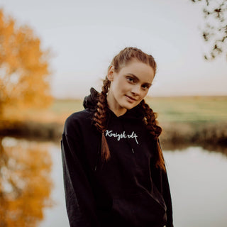 Königskind Hoodie Detailansicht, Mountain Movers christliche Streetwear