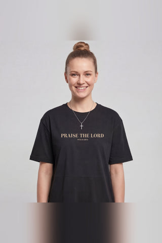 Praise the Lord T-Shirt Kleid in Schwarz, Studioaufnahme von Mountain Movers