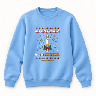 Das Licht scheint in der Finsternis Kerze Christmas Sweatshirt Babyblau