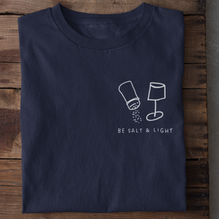 Salt & Light Minimalistic Shirt Detailansicht, Mountain Movers christliche Streetwear