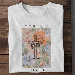 You are Loved - Cross Flower Shirt Detailansicht, Mountain Movers christliche Streetwear
