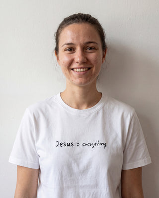 Jesus over everything Shirt, christliche Streetwear von Mountain Movers