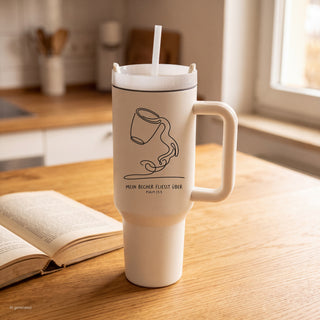 Mein Becher fließt über Thermobecher von Mountain Movers auf einem Küchentisch