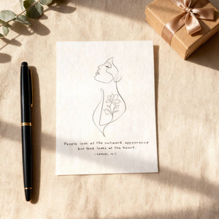 God looks at the heart Postkarte, christliche Streetwear von Mountain Movers